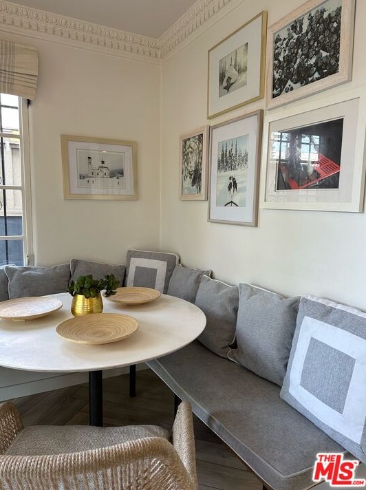 6119 Lindenhurst Ave, Los Angeles CA  90048-4808 exterior