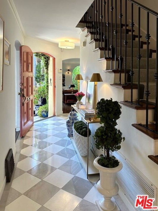 6119 Lindenhurst Ave, Los Angeles CA  90048-4808 exterior