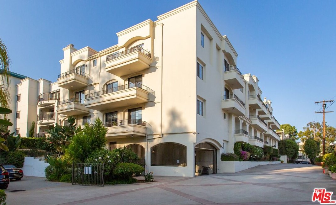 453 Barrington Ave, Los Angeles CA  90049-6411 exterior