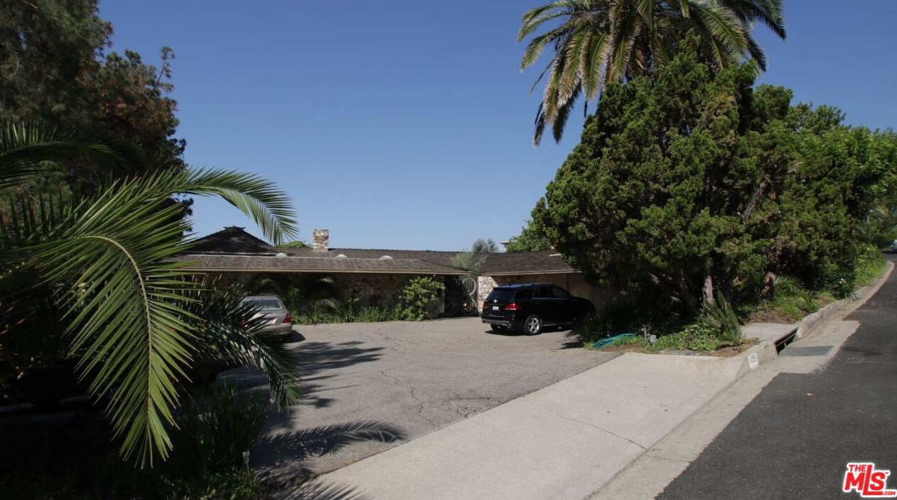 1099 N Hillcrest Rd, Beverly Hills, CA 90210