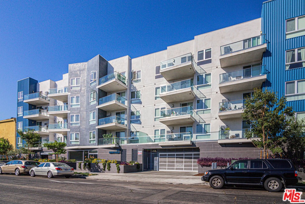 105 Mariposa Ave, Los Angeles CA  90004-4516 exterior