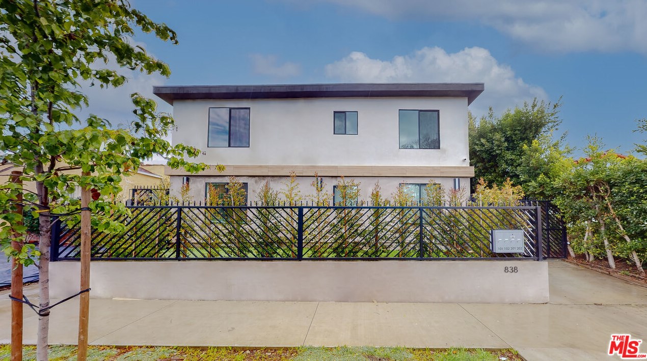 838 Mansfield Ave, Los Angeles, CA 90038-3423