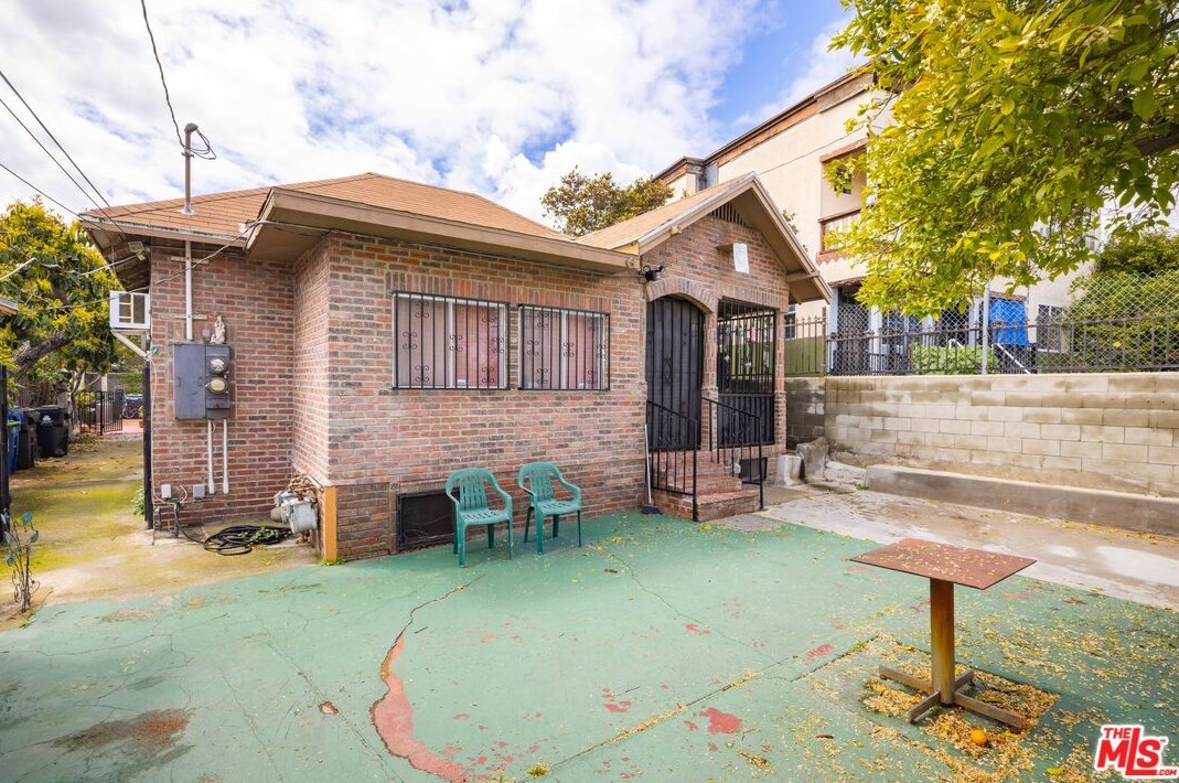 2138 Santa Ynez St, Los Angeles, CA 90026-3121