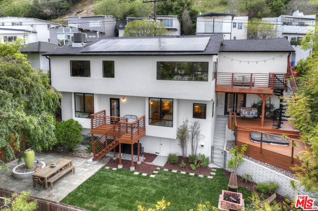 2246 Lyric Ave, Los Angeles CA  90027-4752 exterior