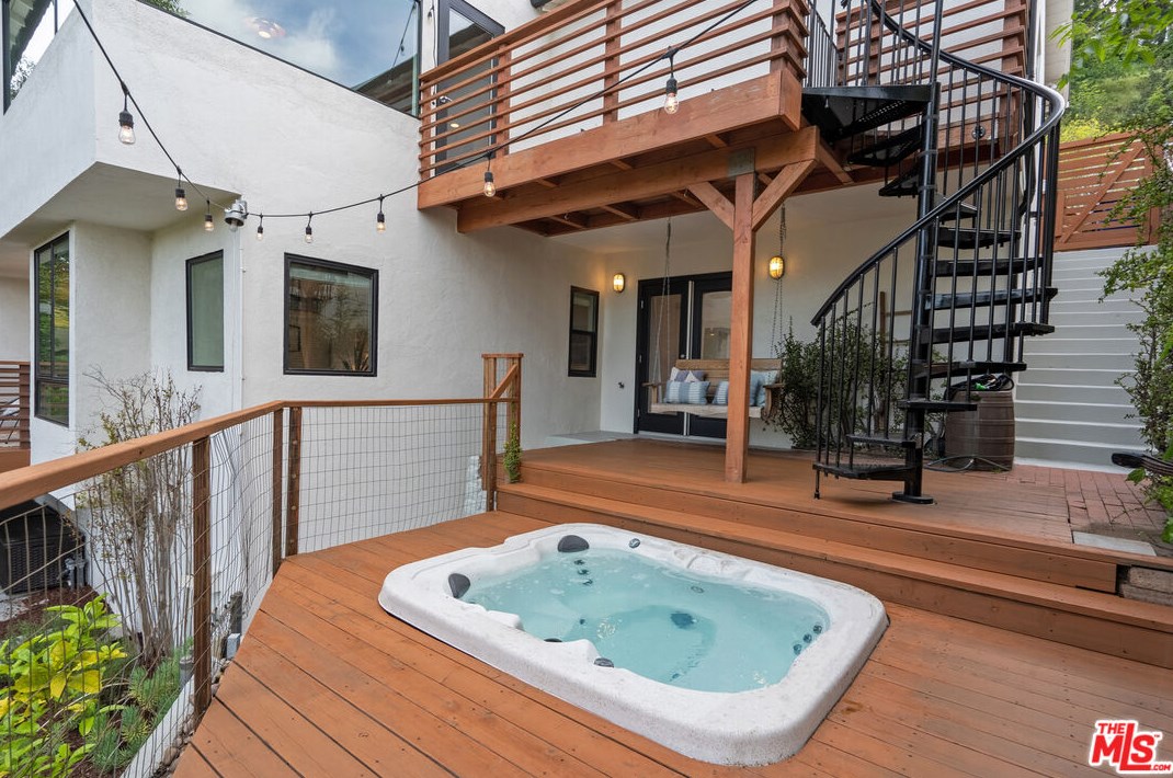 2246 Lyric Ave, Los Angeles CA  90027-4752 exterior
