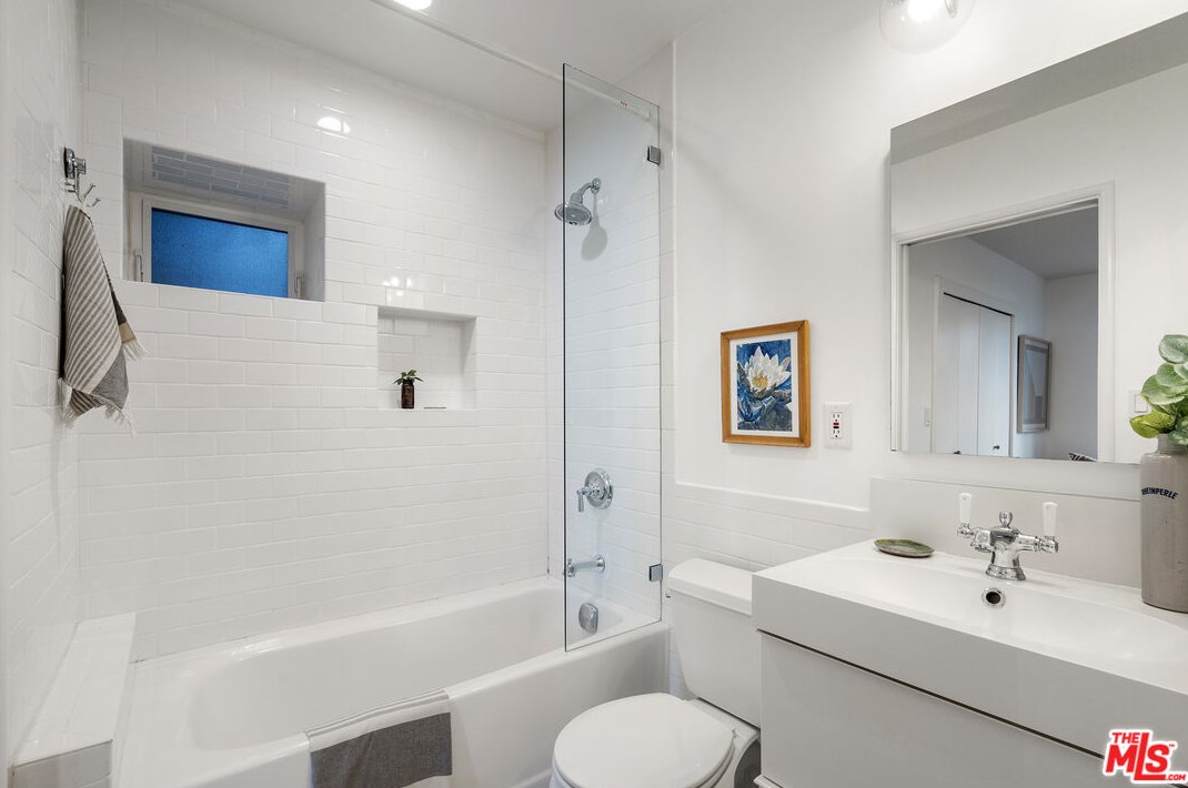 2246 Lyric Ave, Los Angeles CA  90027-4752 exterior