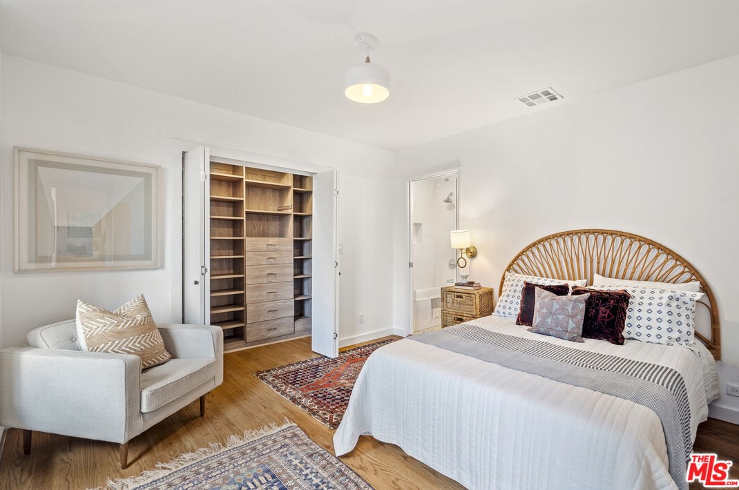 2246 Lyric Ave, Los Angeles CA  90027-4752 exterior