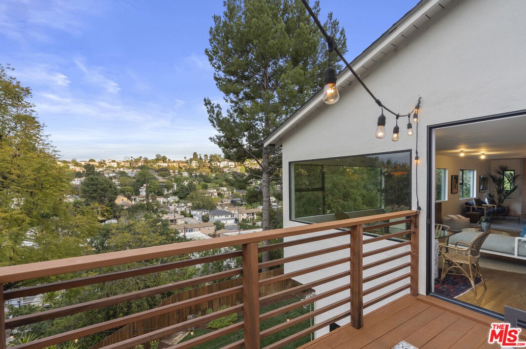 2246 Lyric Ave, Los Angeles CA  90027-4752 exterior