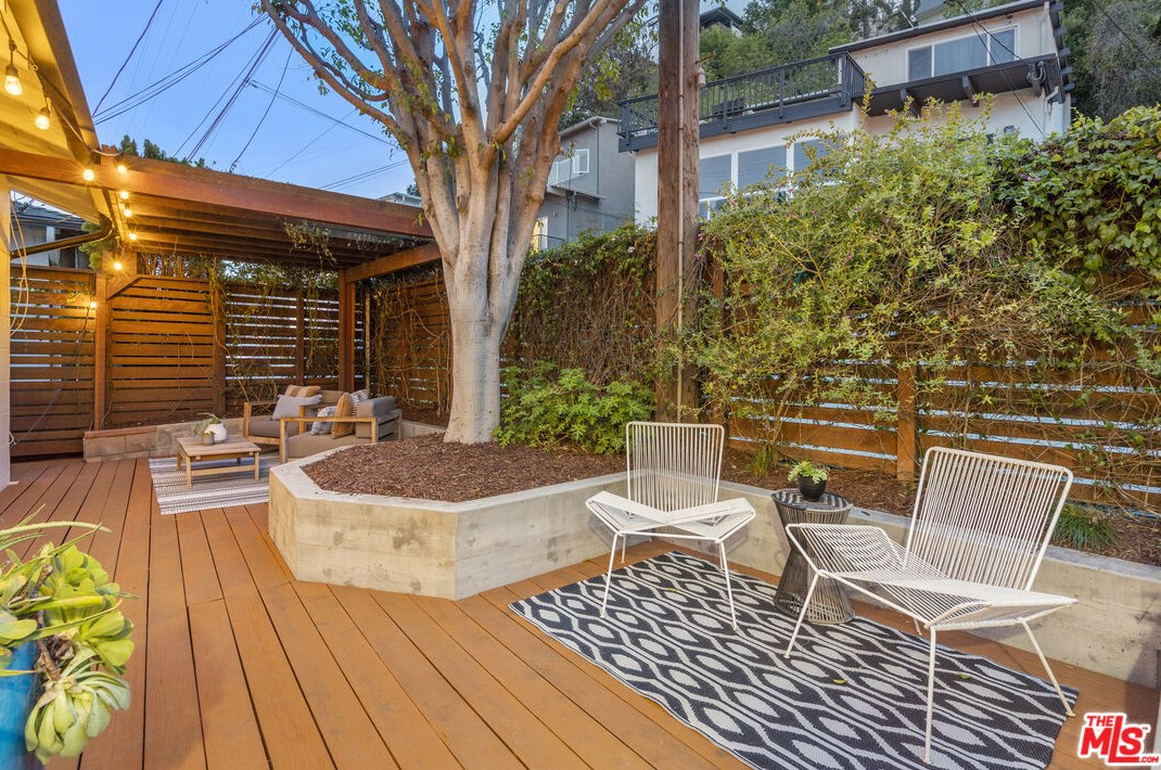 2246 Lyric Ave, Los Angeles CA  90027-4752 exterior