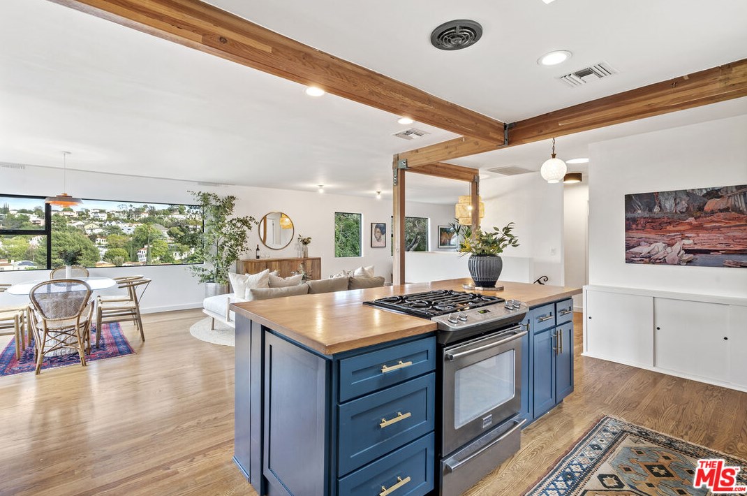 2246 Lyric Ave, Los Angeles CA  90027-4752 exterior