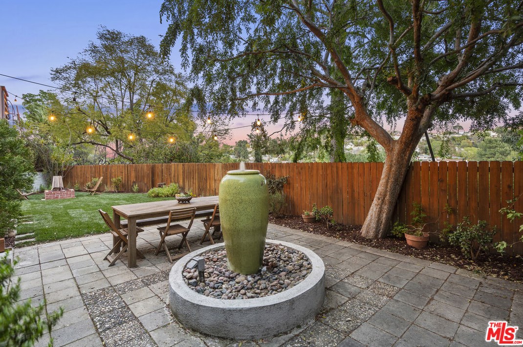 2246 Lyric Ave, Los Angeles CA  90027-4752 exterior