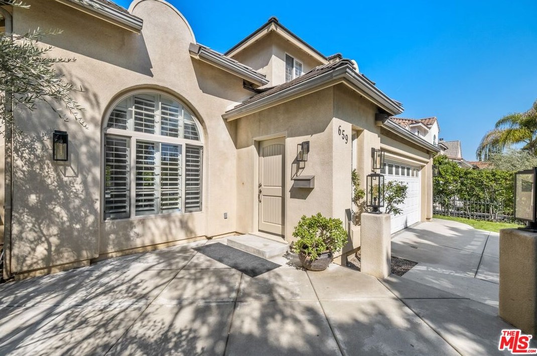 659 Citrus Ave, Los Angeles CA  90036-3534 exterior