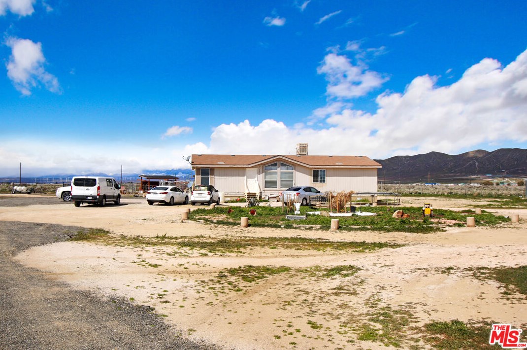 2293 67th St, Tropico Village, CA 93560