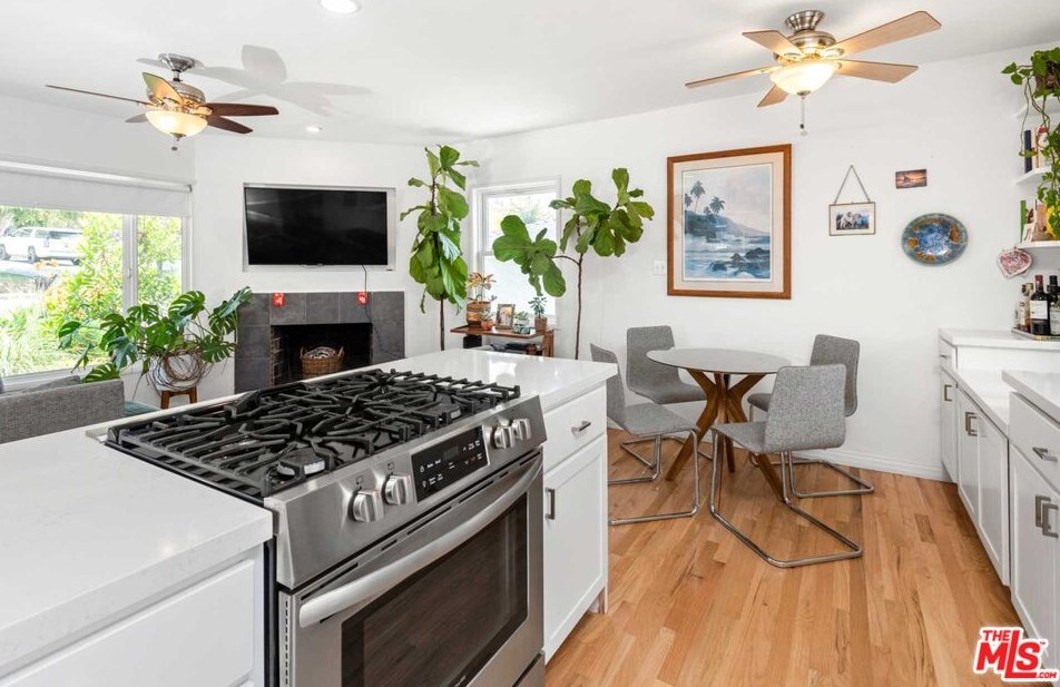 715 Hillcrest St, El Segundo CA  90245-2002 exterior