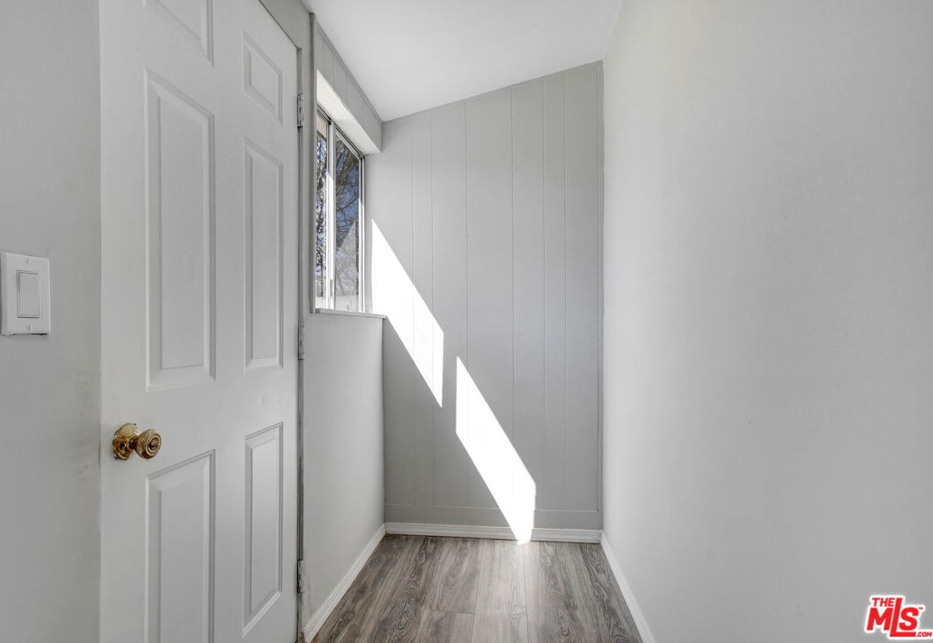 19112 Vanowen St, Los Angeles CA  91335-5016 exterior