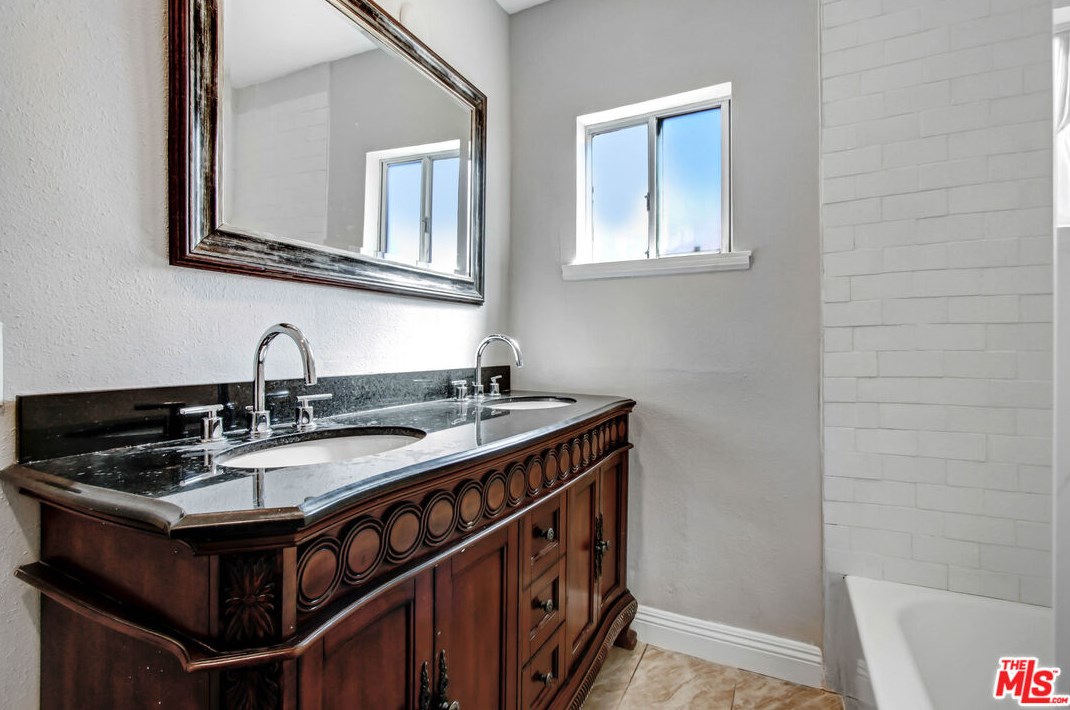 19112 Vanowen St, Los Angeles CA  91335-5016 exterior