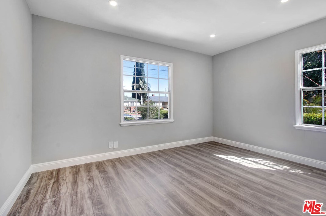 19112 Vanowen St, Los Angeles CA  91335-5016 exterior