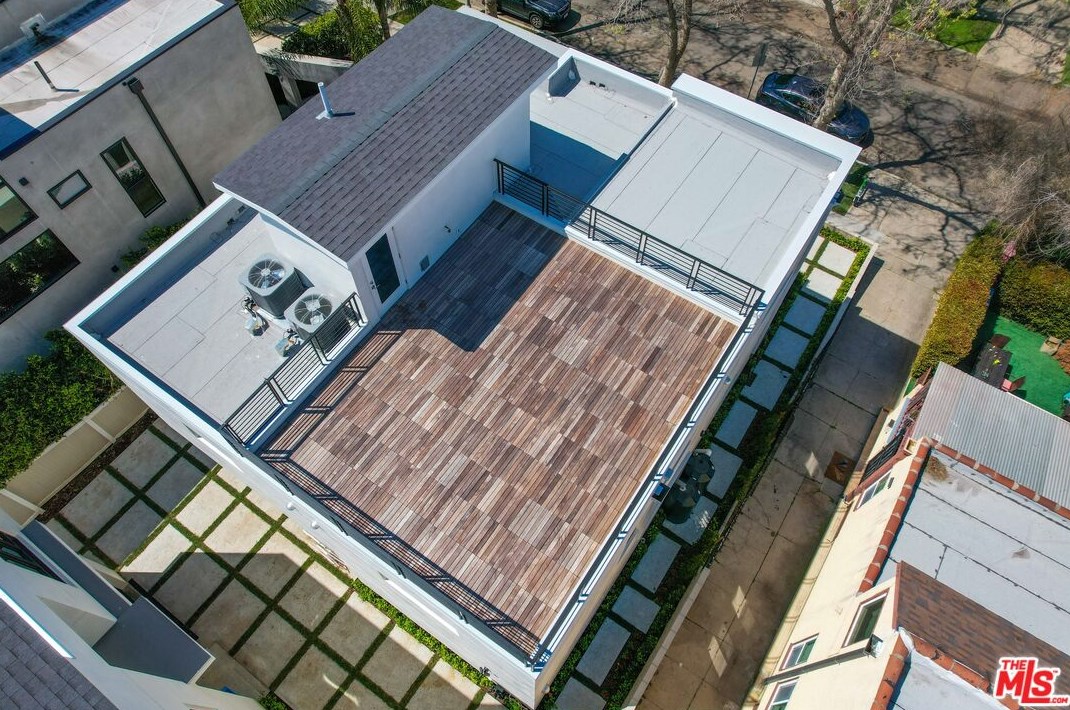 818 Orange Dr, Los Angeles CA  90038-4912 exterior