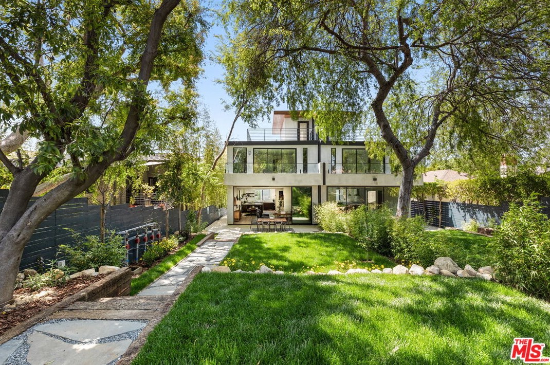2917 Avenel Ter, Los Angeles, CA 90039-2007