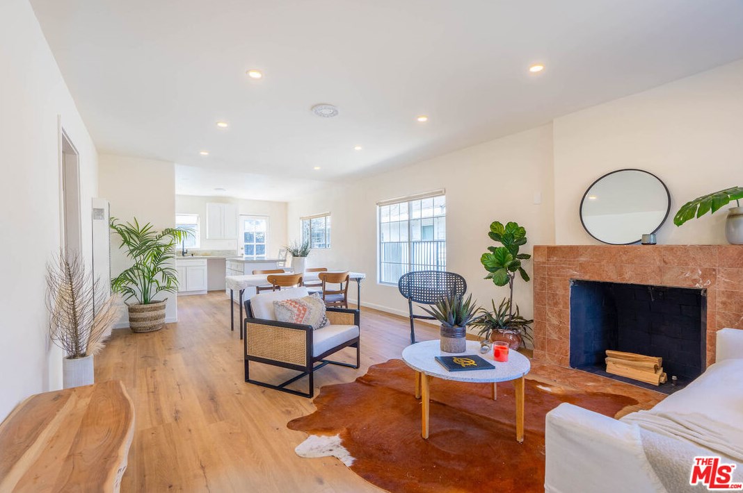4129 3rd Ave, Los Angeles, CA 90008-4007