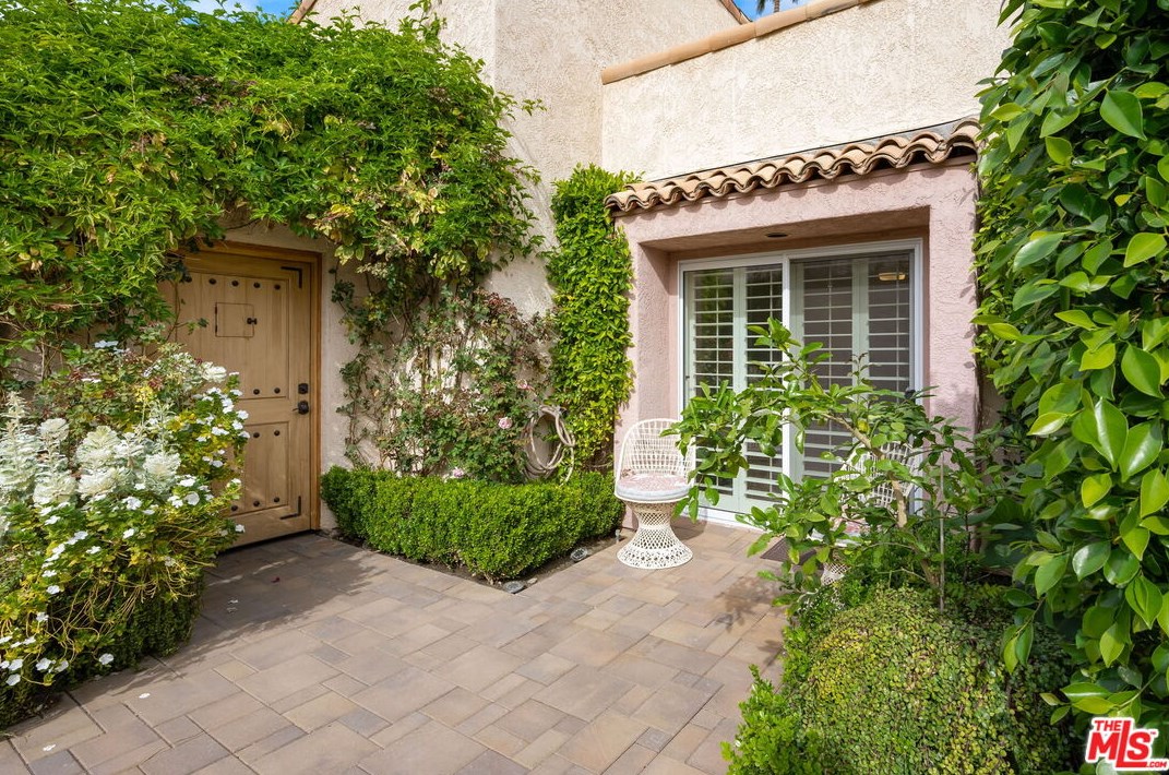 69385 Avenida De Las Montanas, Cathedral City CA  92234-1596 exterior