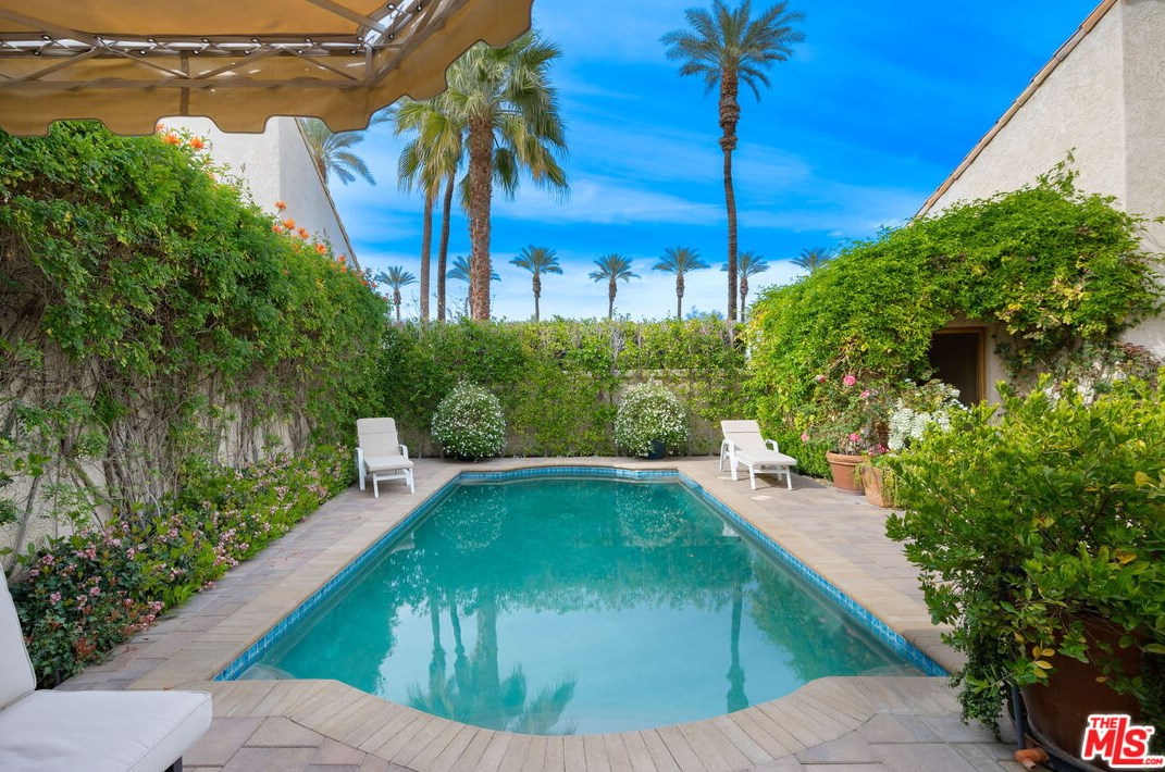 69385 Avenida De Las Montanas, Cathedral City CA  92234-1596 exterior