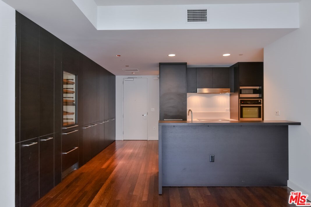 6250 Hollywood Blvd, Los Angeles CA  90028-5325 exterior