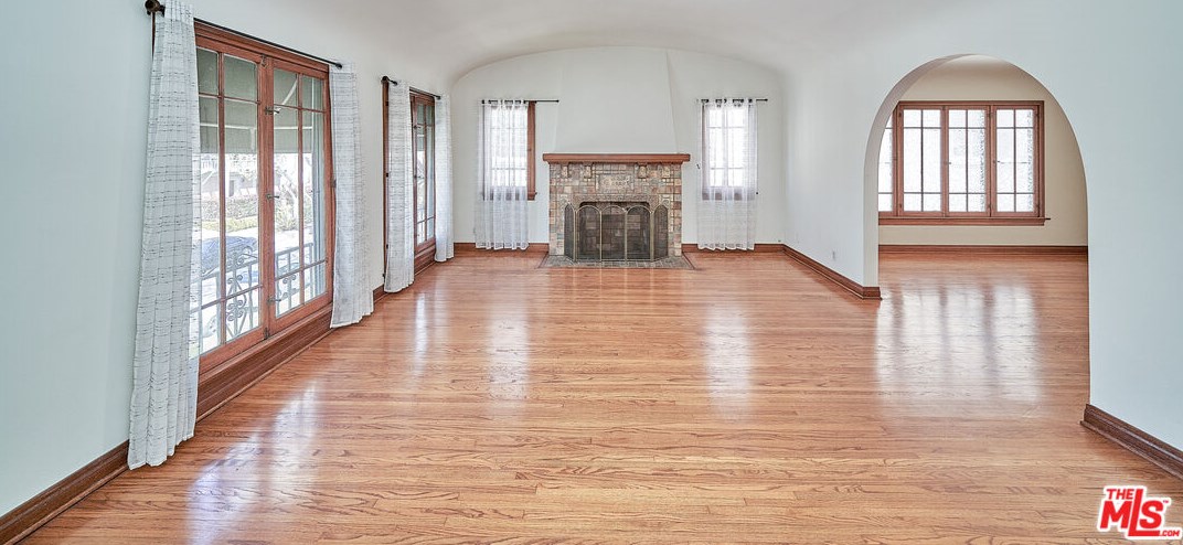 844 S Sycamore Ave, Los Angeles, CA 90036