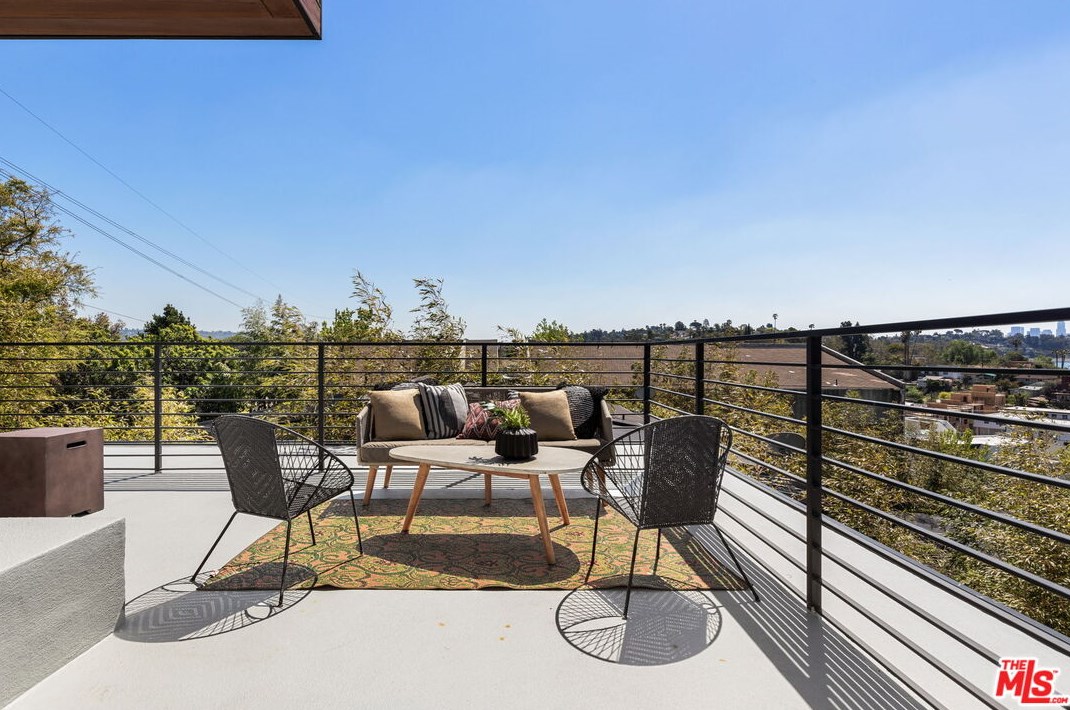 2913 Avenel Ter, Los Angeles, CA 90039-2007