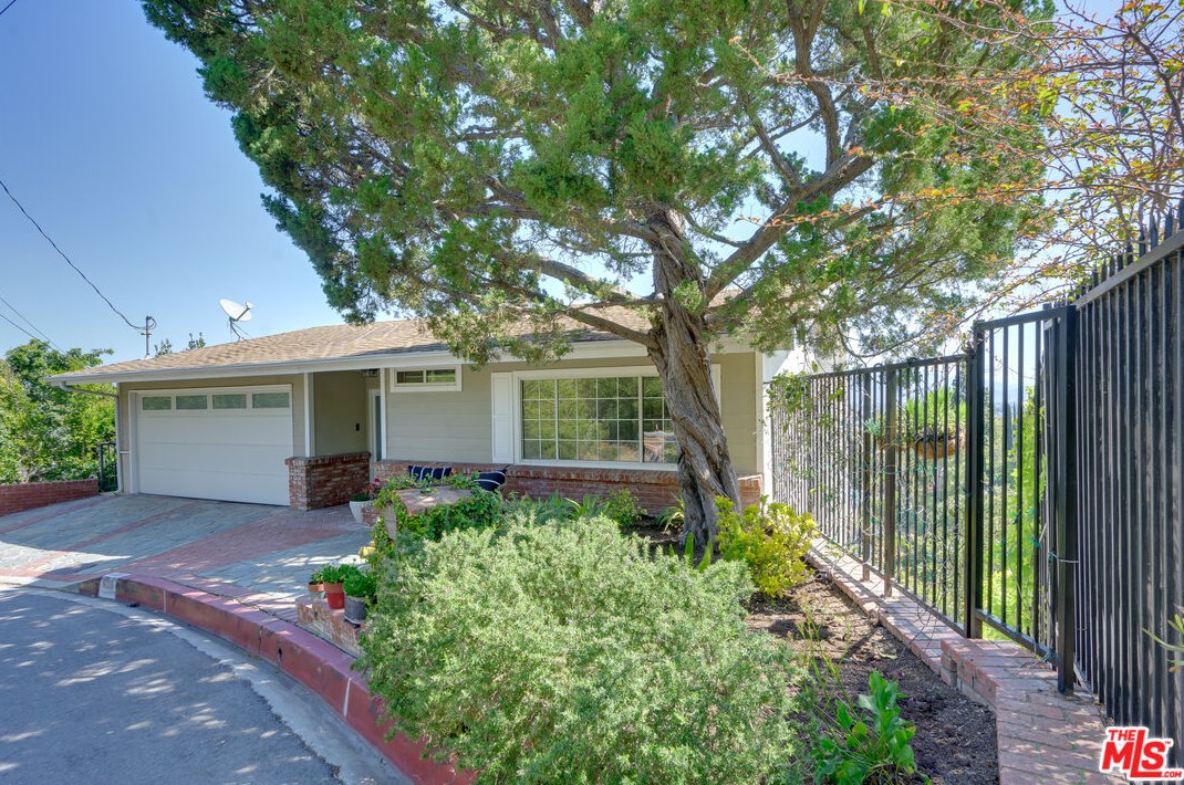 4100 Witzel Dr, Van Nuys, CA 91423