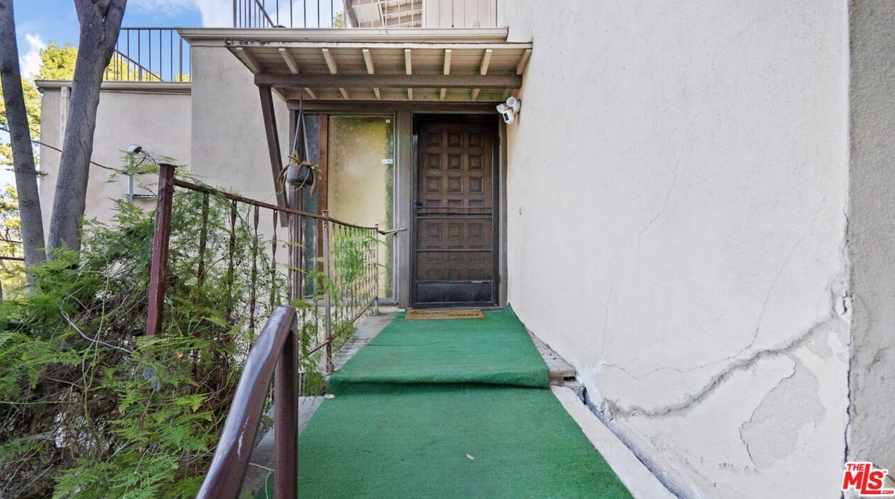 3938 Cazador St, Los Angeles, CA 90065-3519