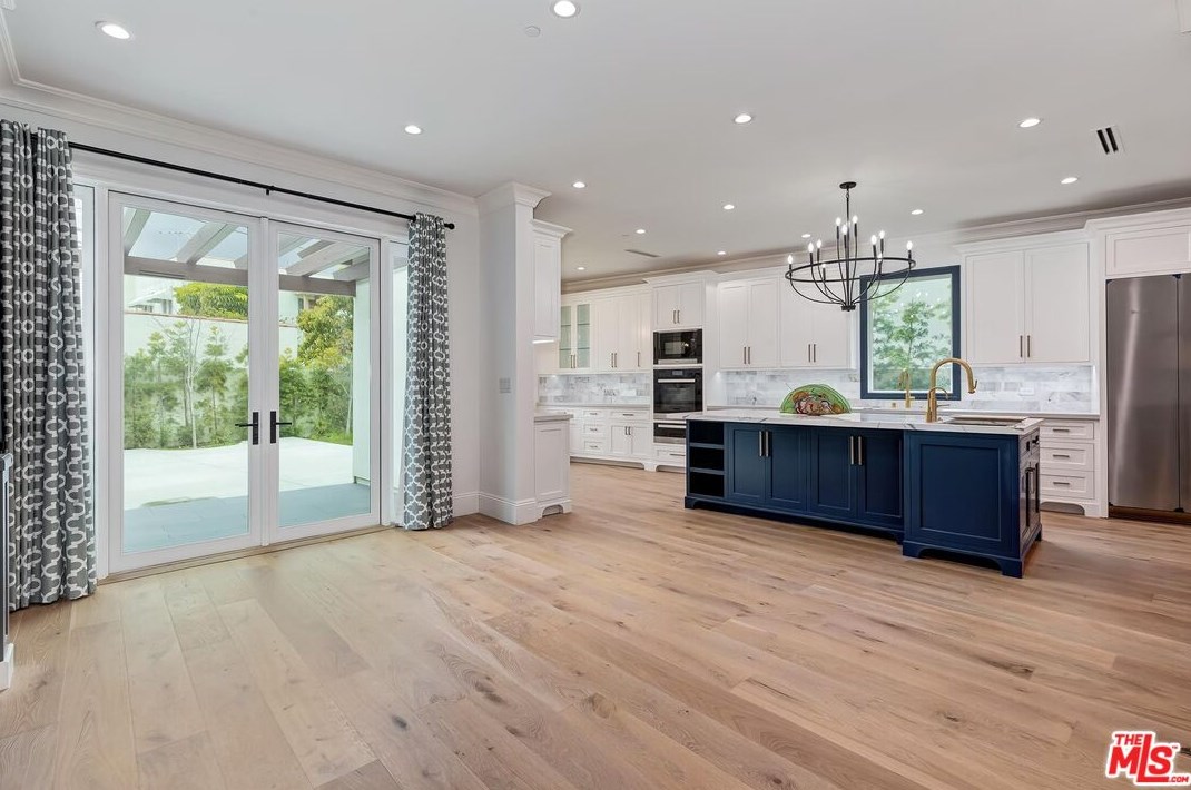1153 Clark Dr, Los Angeles CA  90035-1401 exterior