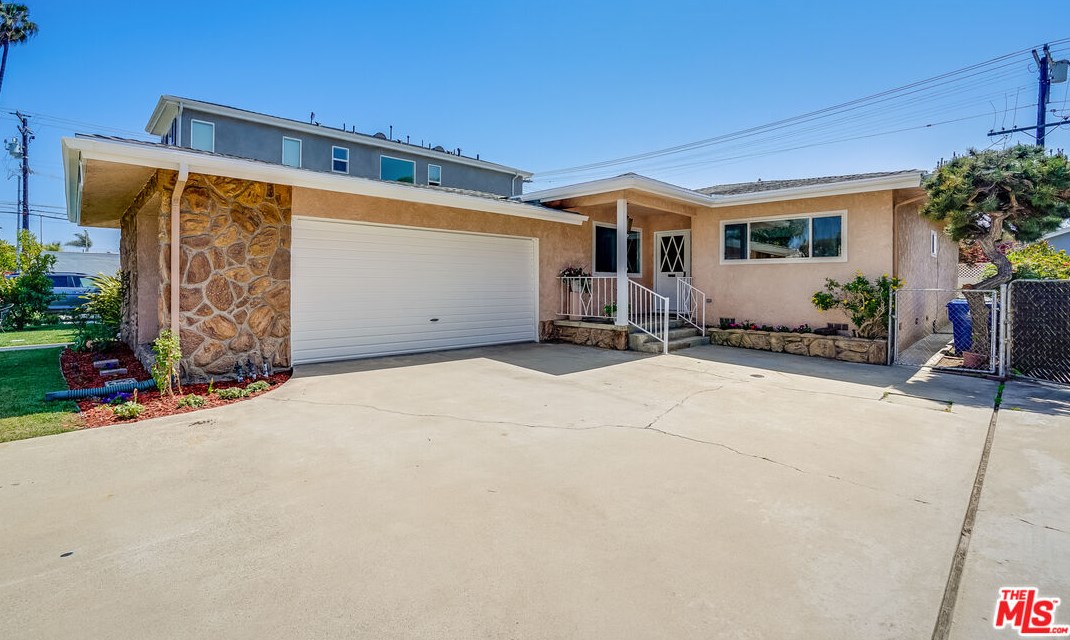 3955 Lyceum Ave, Los Angeles CA  90066-4126 exterior
