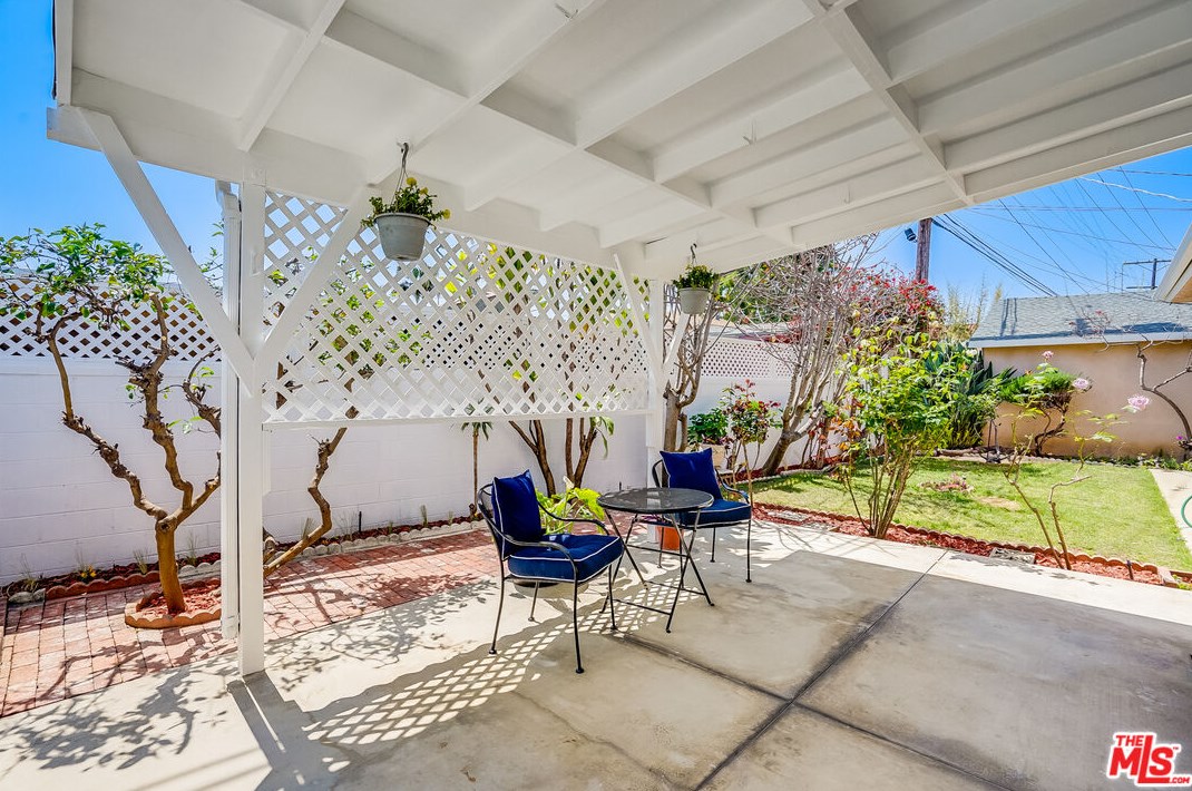 3955 Lyceum Ave, Los Angeles CA  90066-4126 exterior