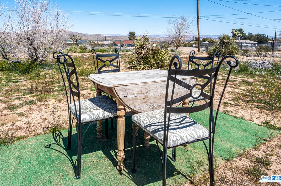 60668 La Mirada Trl, Joshua Tree CA  92252-2859 exterior