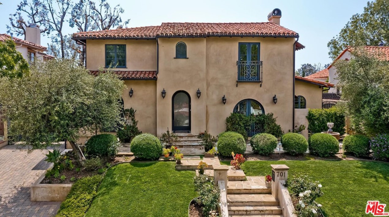 701 Thayer Ave, Los Angeles CA  90024-3309 exterior