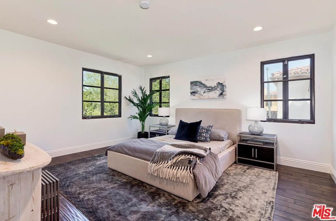 701 Thayer Ave, Los Angeles CA  90024-3309 exterior