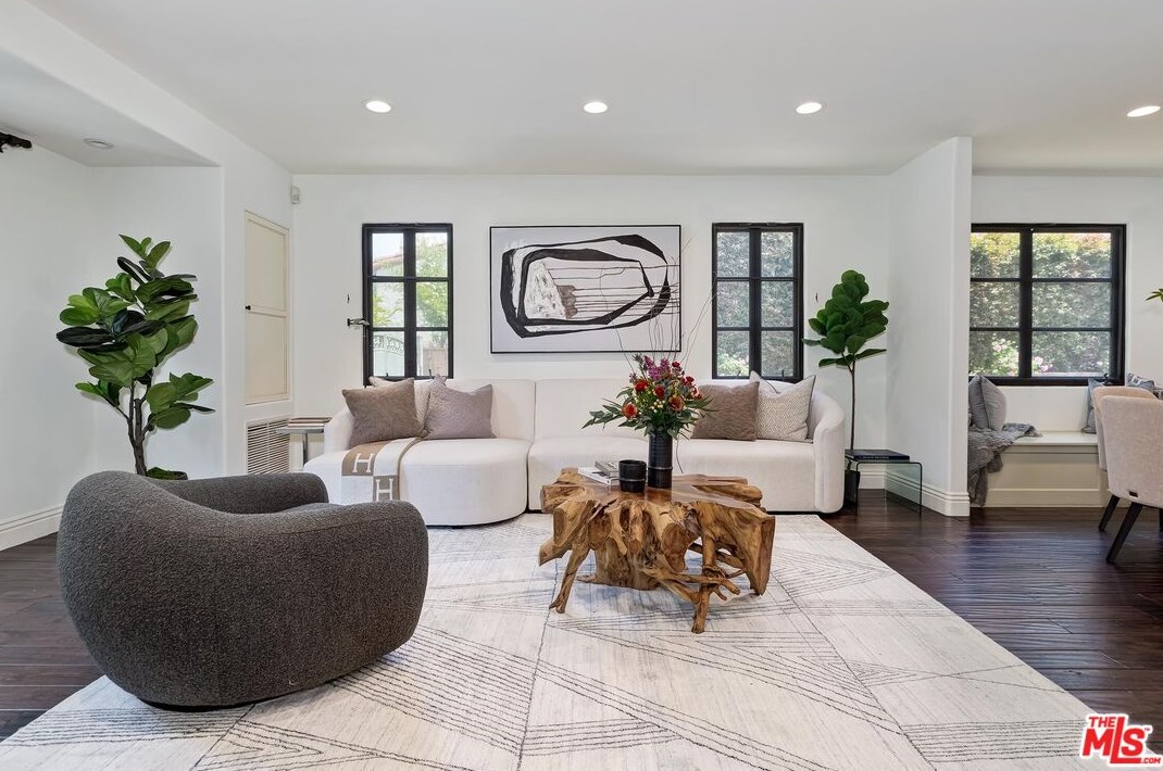 701 Thayer Ave, Los Angeles CA  90024-3309 exterior