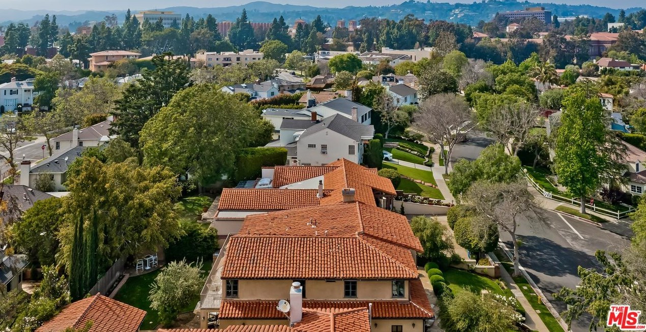 701 Thayer Ave, Los Angeles CA  90024-3309 exterior