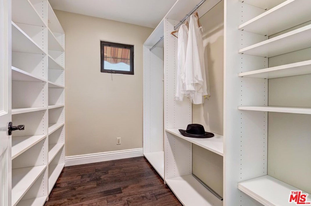 701 Thayer Ave, Los Angeles CA  90024-3309 exterior