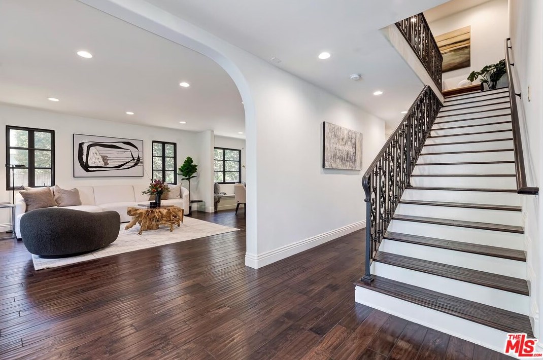 701 Thayer Ave, Los Angeles CA  90024-3309 exterior