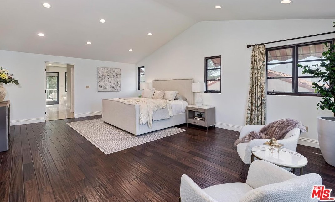 701 Thayer Ave, Los Angeles CA  90024-3309 exterior