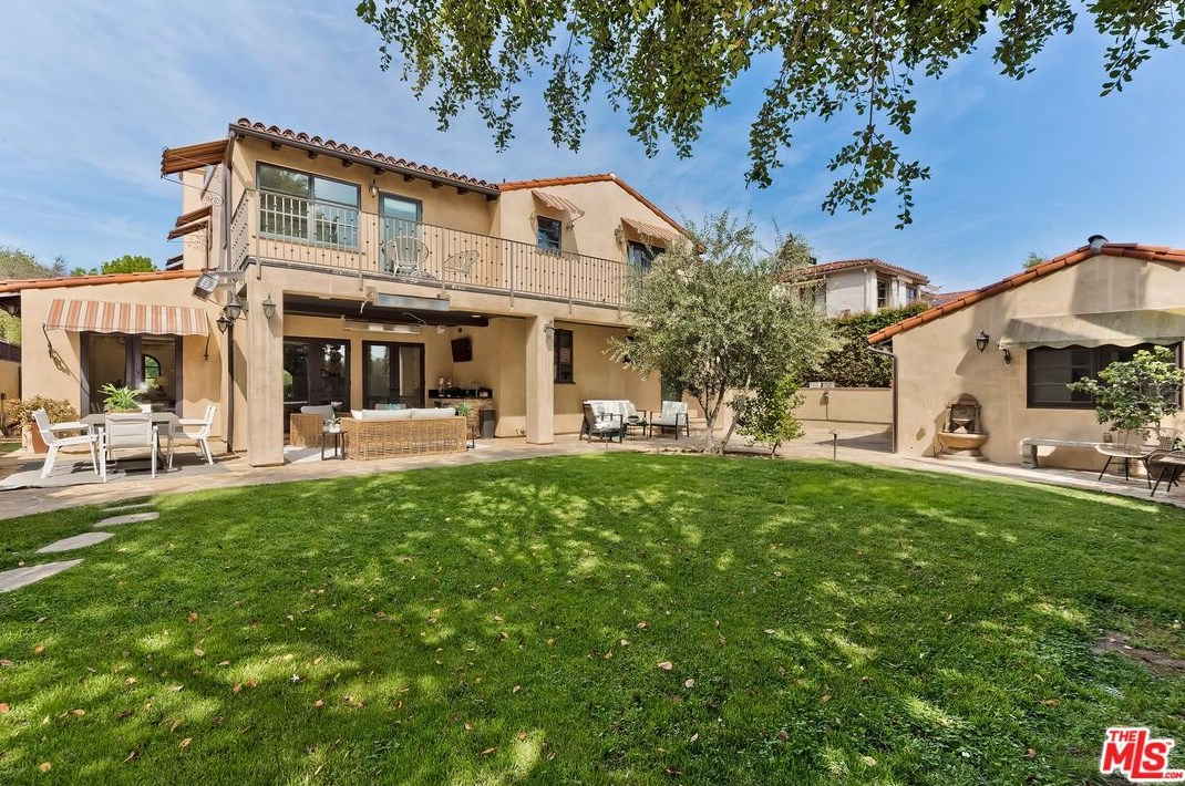 701 Thayer Ave, Los Angeles CA  90024-3309 exterior