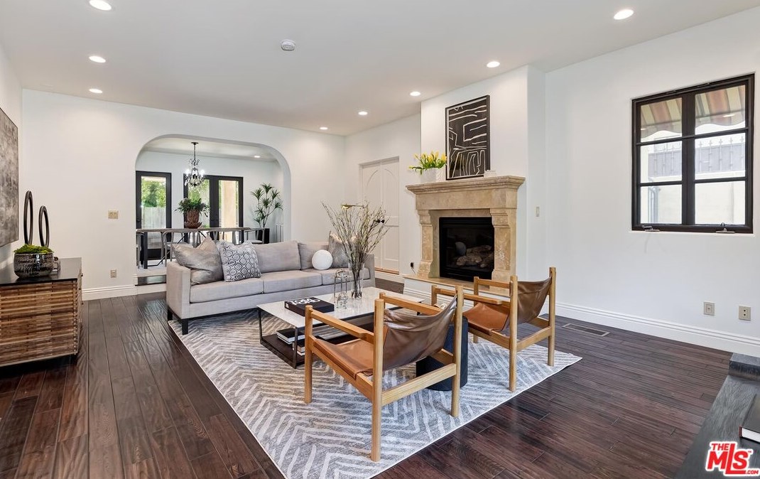 701 Thayer Ave, Los Angeles CA  90024-3309 exterior