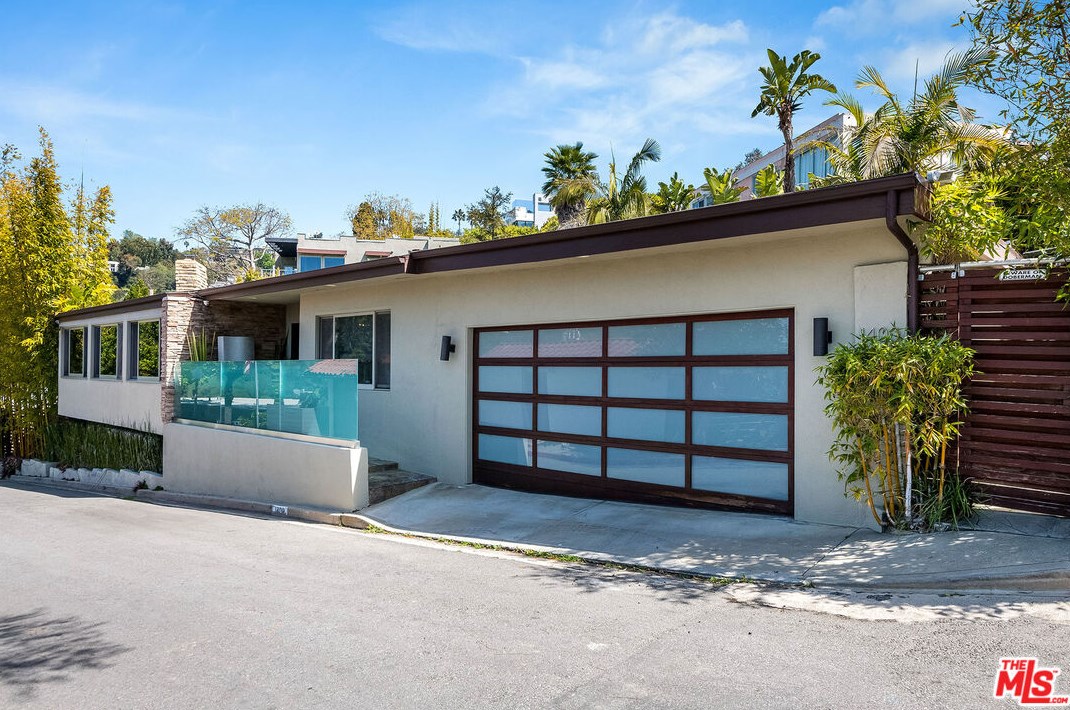 1400 Claridge Dr, Beverly Hills, CA 90210-2265