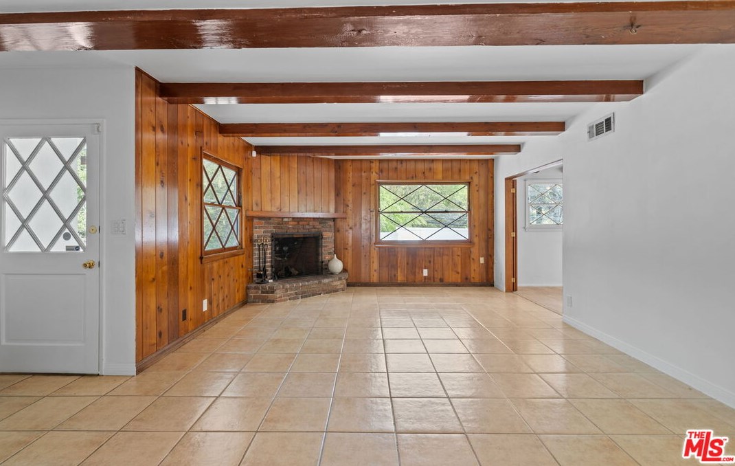 2485 Benedict Canyon Dr, Beverly Hills CA  90210-1410 exterior