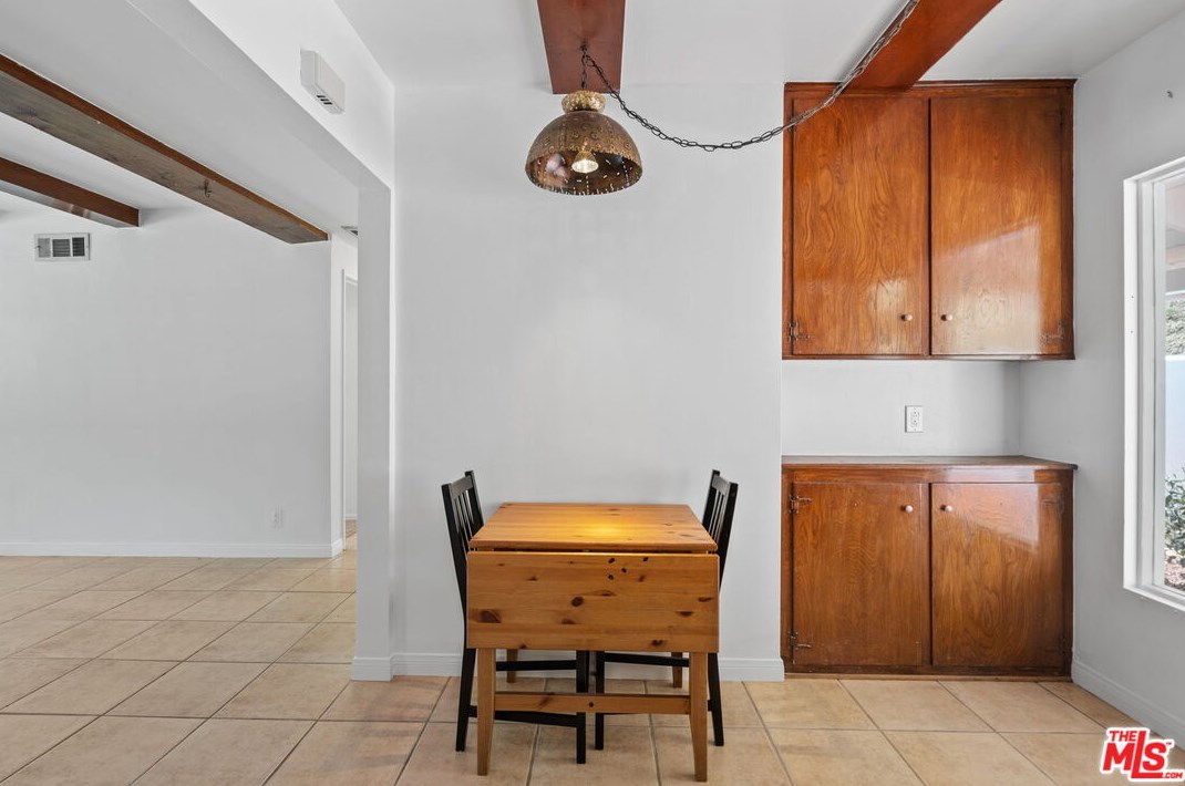 2485 Benedict Canyon Dr, Beverly Hills CA  90210-1410 exterior