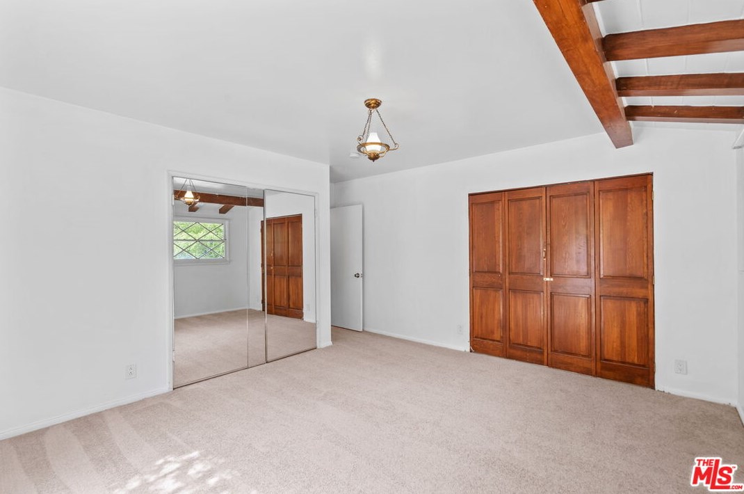 2485 Benedict Canyon Dr, Beverly Hills CA  90210-1410 exterior