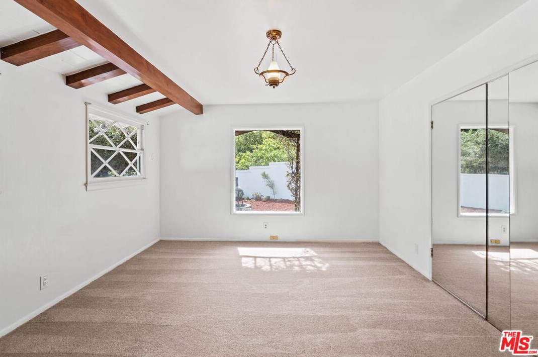 2485 Benedict Canyon Dr, Beverly Hills CA  90210-1410 exterior