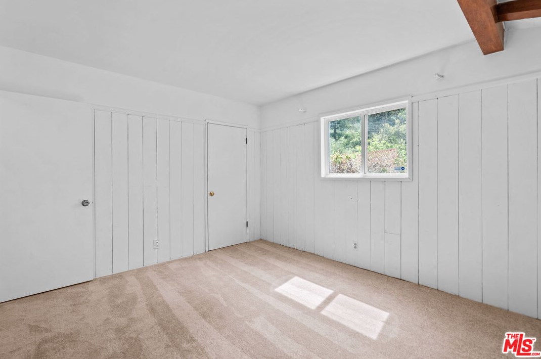 2485 Benedict Canyon Dr, Beverly Hills CA  90210-1410 exterior